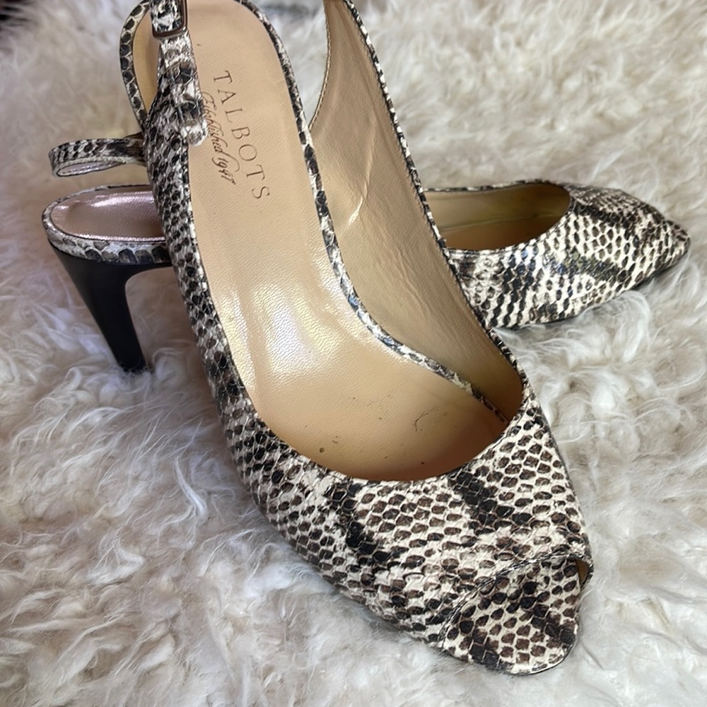 Beautiful 🤩 size 8.5 B Talbots